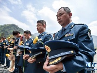 西部战区空军官兵代表回访汶川