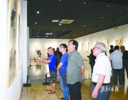 盐都文化馆展出百余幅中国花鸟山水画