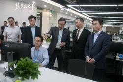 共同打造新能源汽车产业新高地 戴源考察华人运通上海技术研发中心
