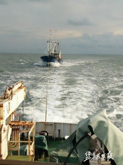 渔船主机故障海上漂流 渔政救援避免损失20多万元