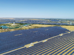 沙漠崛起太阳能“硅谷”