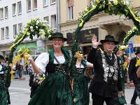 第185届慕尼黑啤酒节举行盛装游行