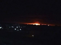 突发！乌克兰一座军火库发生爆炸 上万人被疏散
