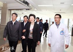 省卫生健康委员会领导 来阜宁县人民医院观摩健康扶贫工作
