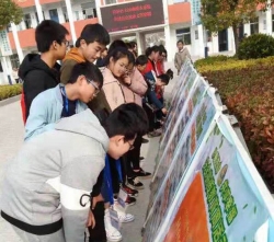 射阳海通司法所组织学生参观改革开放四十周年图片展