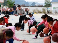 贫困山村里的篮球培训