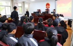 盐城市中院在盐都张庄街道组织开展青少年模拟法庭揭牌仪式暨校园法治宣传活动