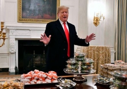 白宫厨师被解雇，特朗普自掏腰包请运动员吃快餐