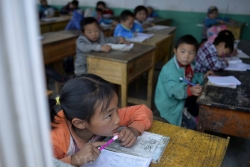 《中国农村教育发展报告2019》：乡村教师队伍建设成效明显