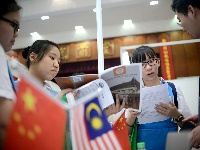 马来西亚教育官员鼓励学生留学中国