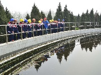 小学生参观污水处理厂迎“世界水日”