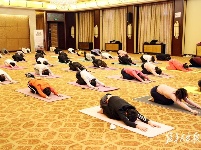 盐城迎宾馆举办“三八”国际妇女节瑜伽体验活动