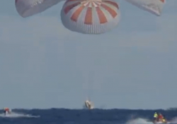 美国载人版“龙”飞船完成首次试飞返回地球