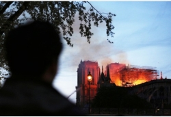 巴黎圣母院大火或系意外？ 马克龙欲5年完成重建