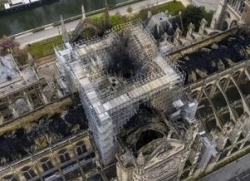 上千专家联名写信警告马克龙：不要急于重建巴黎圣母院