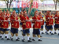 泰国国王加冕典礼巡游在曼谷举行