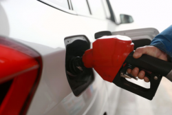 年内油价或第八次上调 加满一箱92号汽油多花3.5元