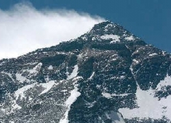 喜马拉雅山又现攀峰意外：登山团失踪 8人生死未卜