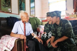 武警战士联合驻地志愿者 探望慰问老兵十多年不中断