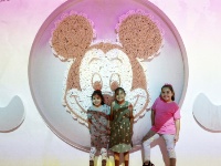 加州迪士尼园区举行庆祝米老鼠动漫形象诞生90周年展览