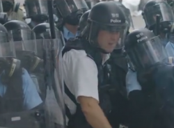 香港英籍警察遭“追击”，妻子儿女同遭殃