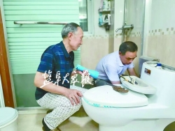 【暖新闻】“中国好人”丁德勤 义务为老人维修水电