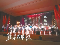 共和国同龄人共庆新中国成立70周年 百名“银发”同台学典型展风采