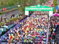 以马拉松的名义致敬绿色  首届“通马”1.5万人激情开跑迎接森旅节