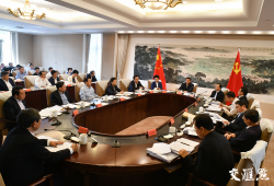 江苏省委常委会分析当前经济形势，部署下一阶段工作