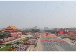 中华人民共和国成立70周年庆祝活动总结会议在京举行