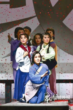 陈明新作《五月的鲜花》首次公演 为国家艺术基金资助项目，由安徽省黄梅戏剧院排演