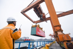 浙江湖州港内河集装箱年吞吐量突破50万标箱 外贸增长显著