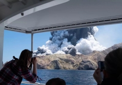 最新！新西兰怀特岛火山爆发，有2名中国人受伤