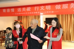 东台镇：服务上门为寄养老人“退休认证”