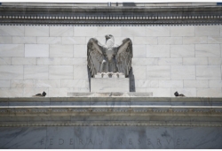 美联储维持联邦基金利率目标区间不变　