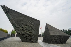 侵华日军南京大屠杀遇难同胞纪念馆开馆35年接待观众上亿人次