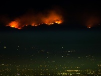 美国旧金山湾区山火肆虐