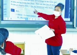 【暖新闻】盐城乡村教师司万平爱心呵护留守学生37年  候选10月“中国好人”