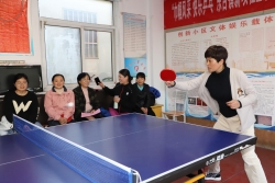 东台镇:社区女子乒乓球公益性集训开营