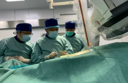 滨海县人民医院胸痛中心首次在“长城会”实时现场直播做手术