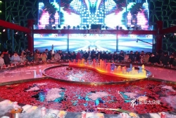 盐南火锅文化节开幕  百人共享直径10米“超级火锅”