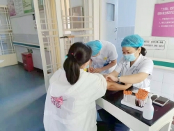 盐都区冈中卫生院开展农村妇女病筛查活动