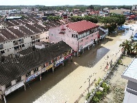 马来西亚强降雨引发水灾约3万人被疏散