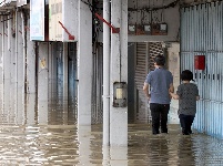 马来西亚强降雨引发水灾约3万人被疏散