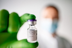 英国试验接种两剂不同款新冠疫苗