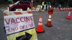 美国疫苗接种乱象 南加州一疫苗接种点被迫关闭
