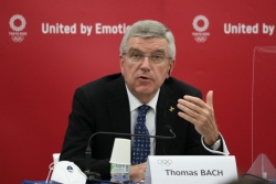 国际奥委会主席巴赫:足球将是我们走出隧道的第一道曙光