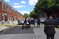 美国巴尔的摩街头枪击案致1死5伤