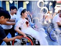 轮椅上的婚礼