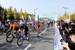2021“大洋湾”杯中国盐城黄海湿地公路自行车赛开赛